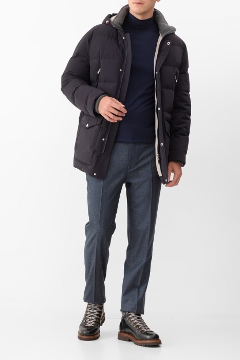 Товар синего цвета с внутренней стороны