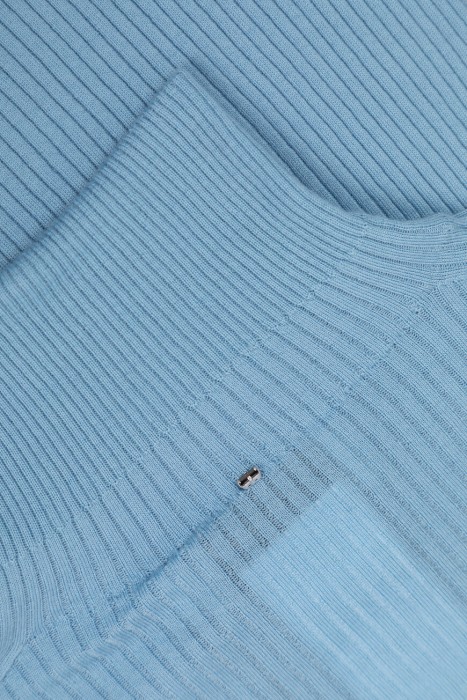 водолазка  из шерсти спереди