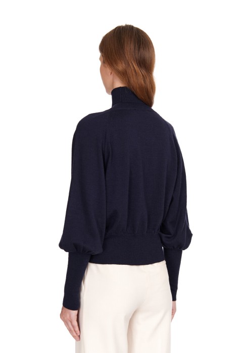 Товар синего цвета с внутренней стороны