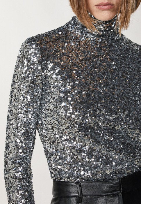 Товар серого цвета с внутренней стороны