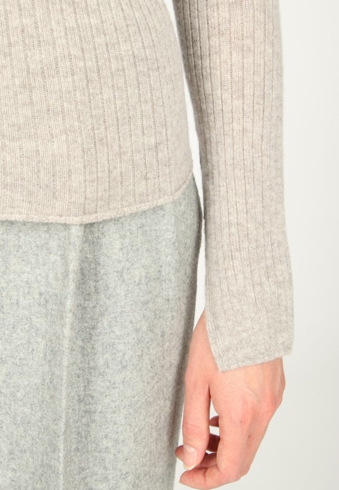 водолазка  из проверенных материалов спереди