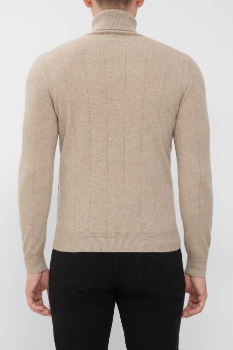 водолазка  по цене 87525 руб вид справа