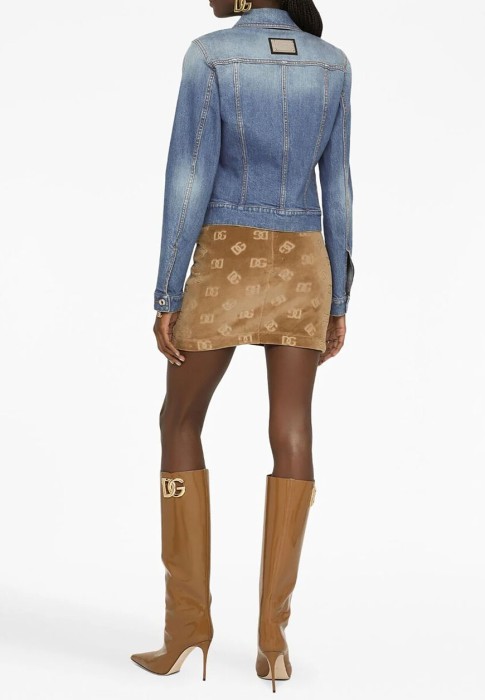 Товар коричневого цвета с внутренней стороны