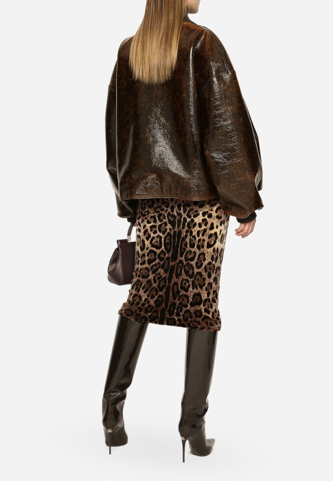 Товар коричневого цвета с внутренней стороны