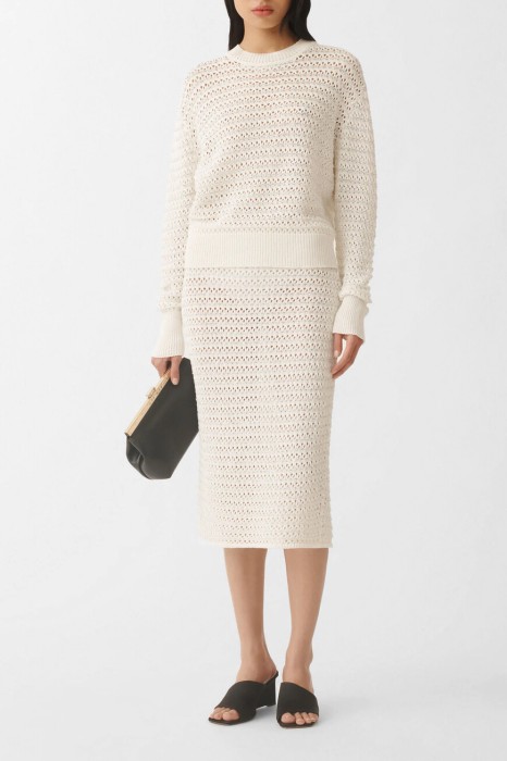 Товар белого цвета с внутренней стороны