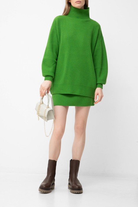 Товар зеленого цвета с внутренней стороны