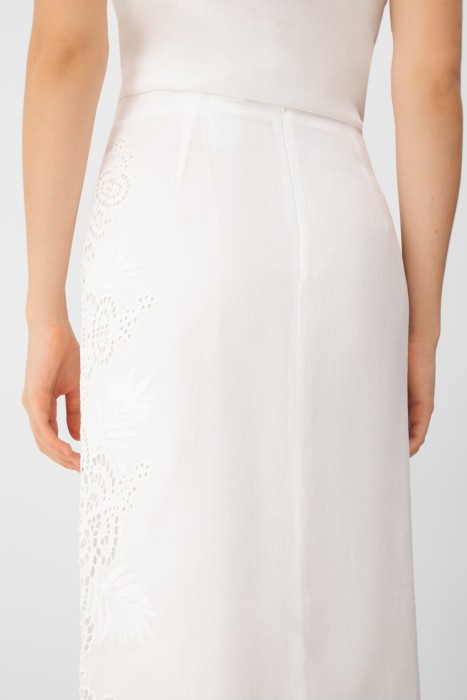 Товар белого цвета с внутренней стороны