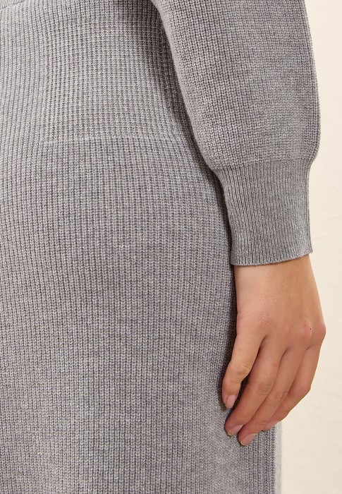 Товар серого цвета с внутренней стороны