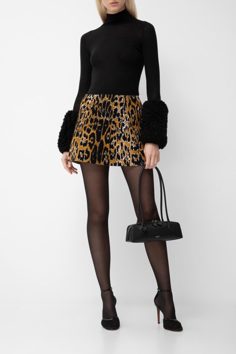 Товар разноцветного цвета с внутренней стороны