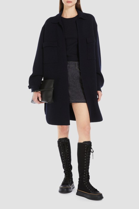 Товар синего цвета с внутренней стороны