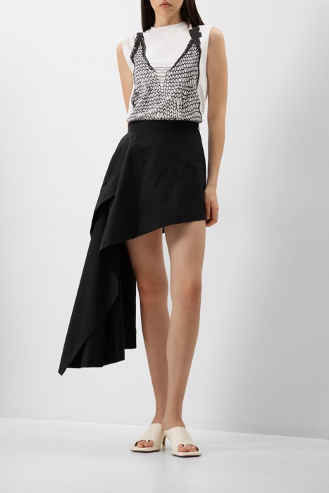 Товар черного цвета с внутренней стороны