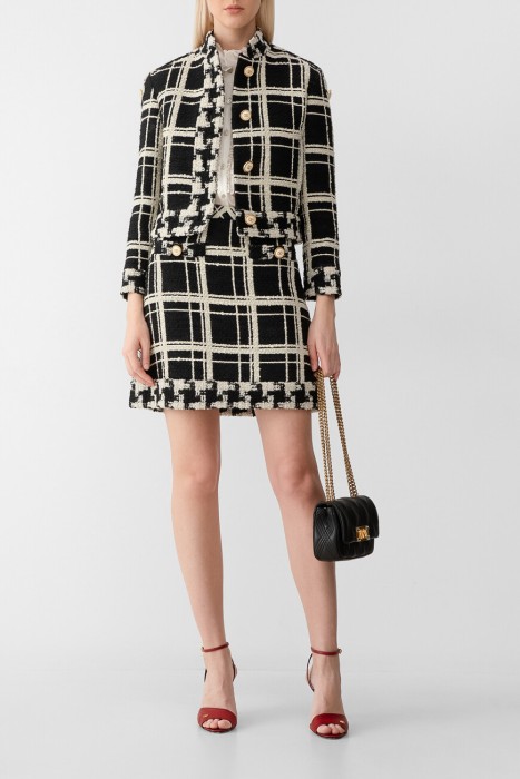 Товар черного цвета с внутренней стороны