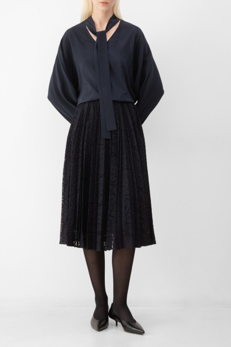 Товар синего цвета с внутренней стороны