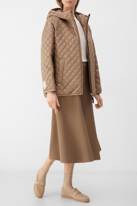 Товар коричневого цвета с внутренней стороны