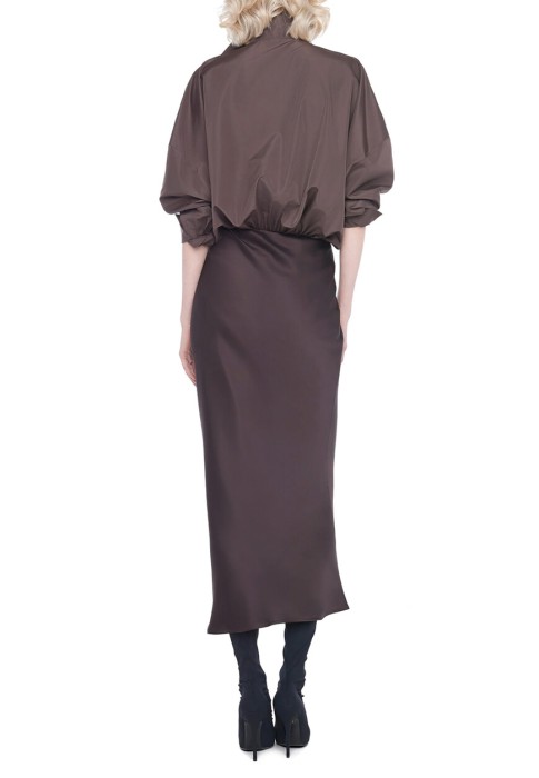 Товар коричневого цвета с внутренней стороны