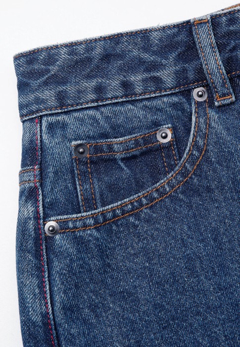 Товар синего цвета с внутренней стороны