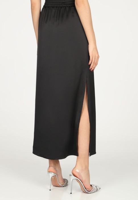 Товар черного цвета с внутренней стороны