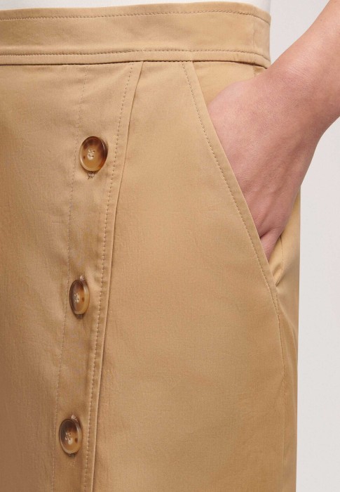 Товар бежевого цвета с внутренней стороны