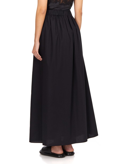 Товар черного цвета с внутренней стороны