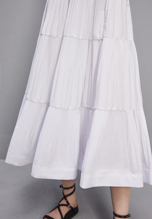 Товар белого цвета с внутренней стороны