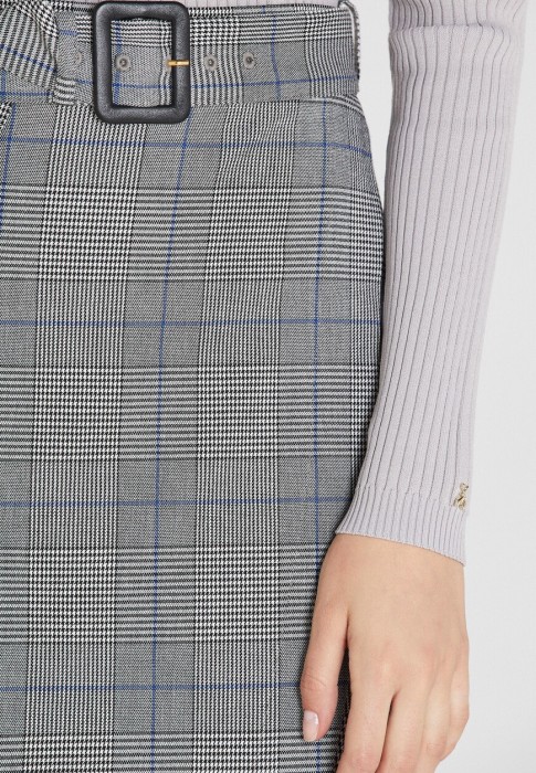 Товар серого цвета с внутренней стороны