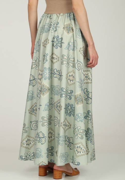 Товар зеленого цвета с внутренней стороны