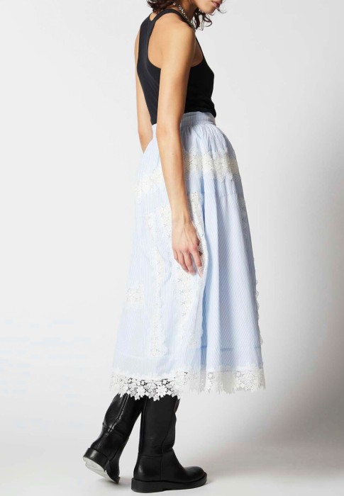 Товар голубого цвета с внутренней стороны