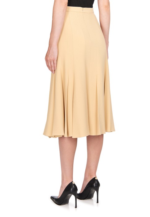 Товар коричневого цвета с внутренней стороны