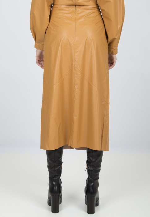 Товар коричневого цвета с внутренней стороны