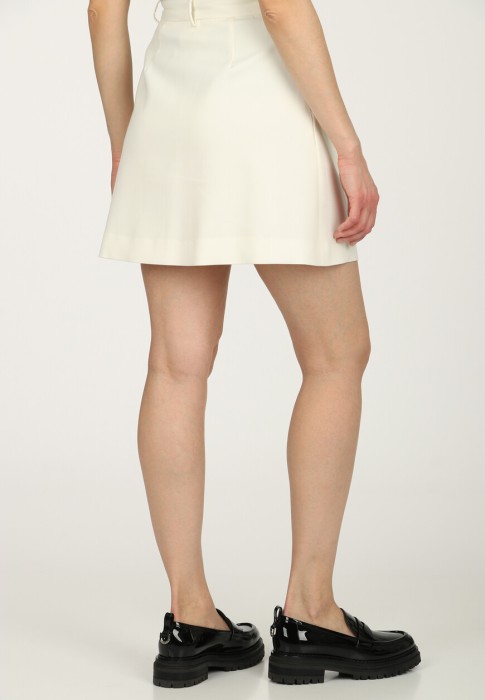 Товар бежевого цвета с внутренней стороны