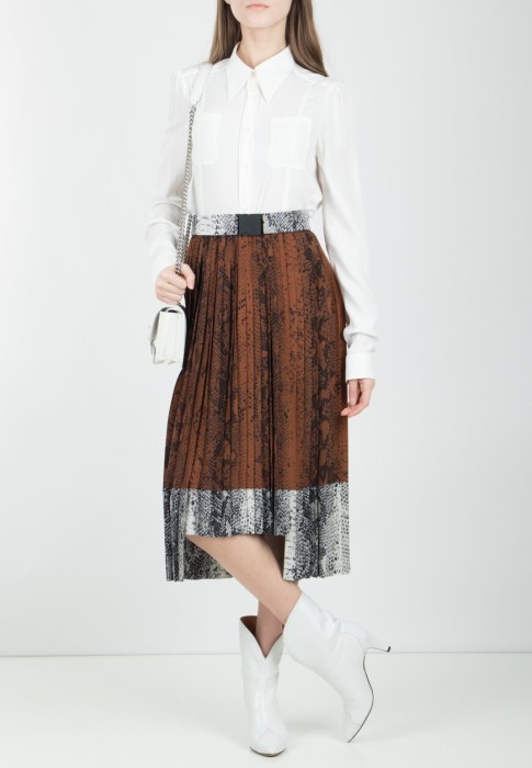 Товар коричневого цвета с внутренней стороны