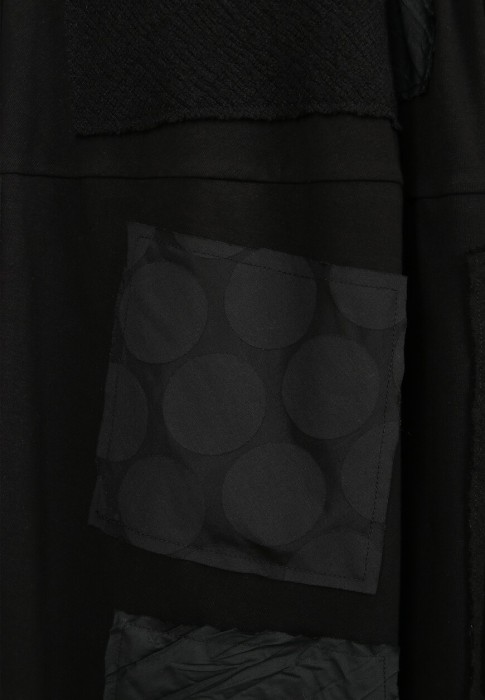 Товар черного цвета с внутренней стороны