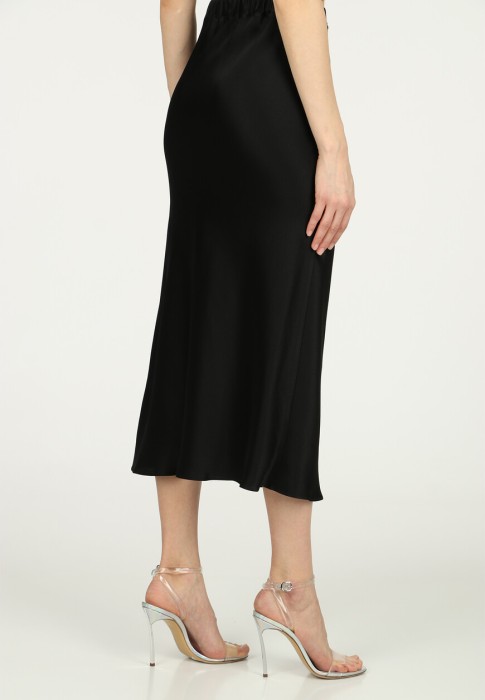 Товар черного цвета с внутренней стороны