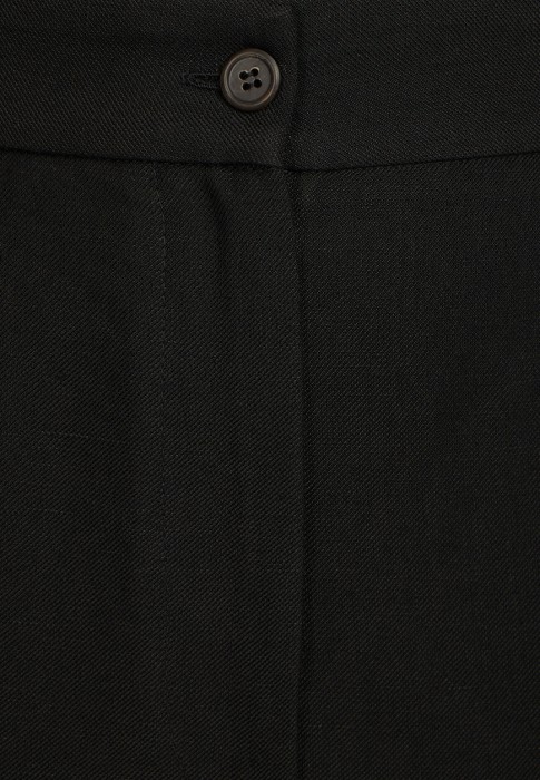 Товар черного цвета с внутренней стороны