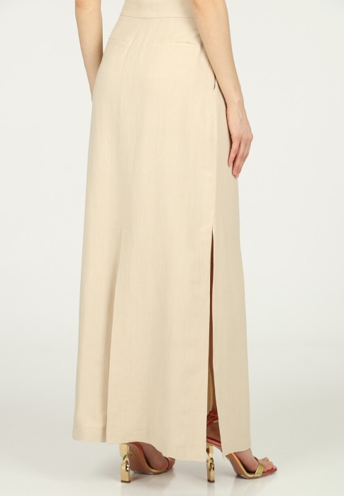 Товар бежевого цвета с внутренней стороны