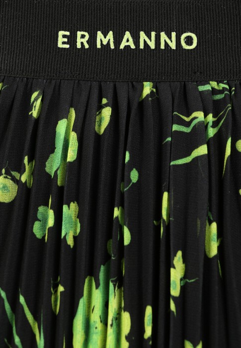 Товар черного цвета с внутренней стороны