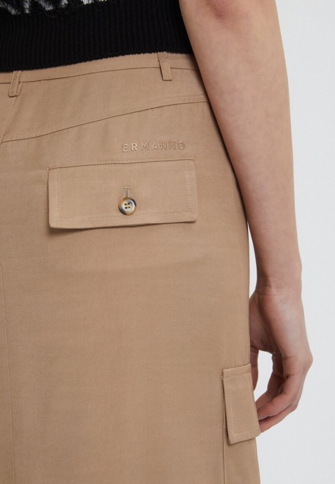 Товар бежевого цвета с внутренней стороны