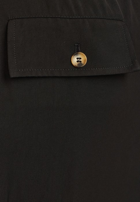 Товар черного цвета с внутренней стороны