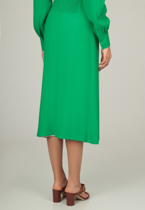 Товар зеленого цвета с внутренней стороны