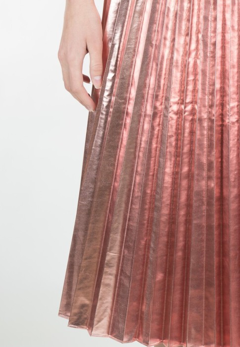 Товар розового цвета с внутренней стороны