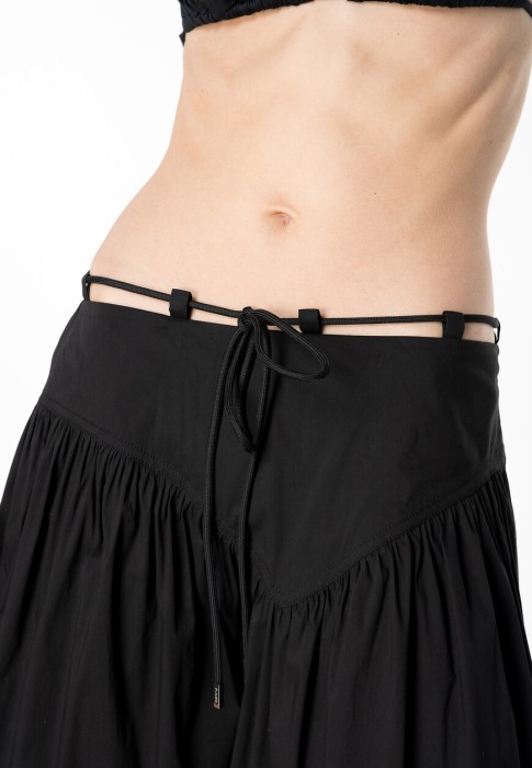 Товар черного цвета с внутренней стороны