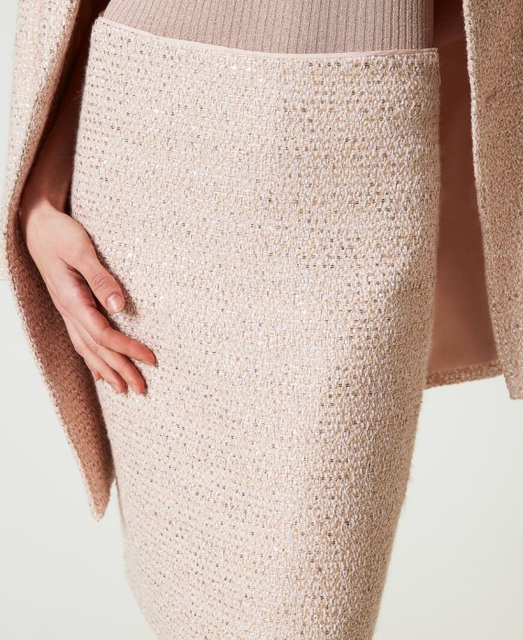 Товар розового цвета с внутренней стороны