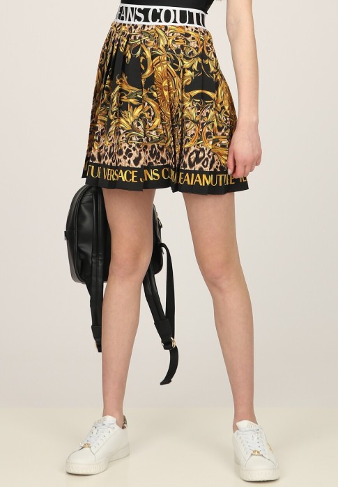 Товар черного цвета с внутренней стороны