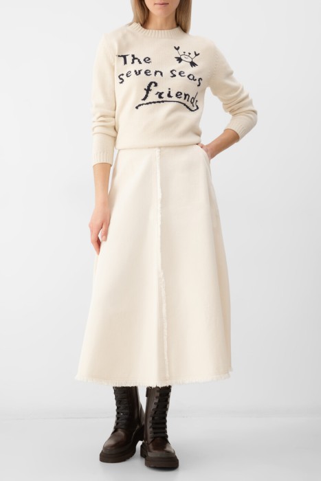 Товар белого цвета с внутренней стороны