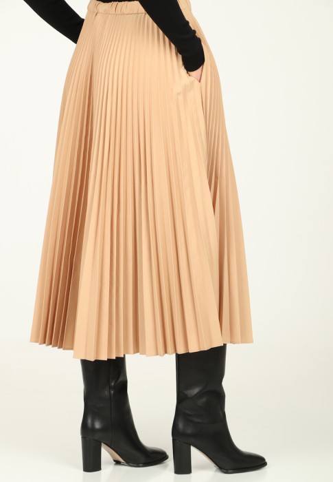 Товар бежевого цвета с внутренней стороны