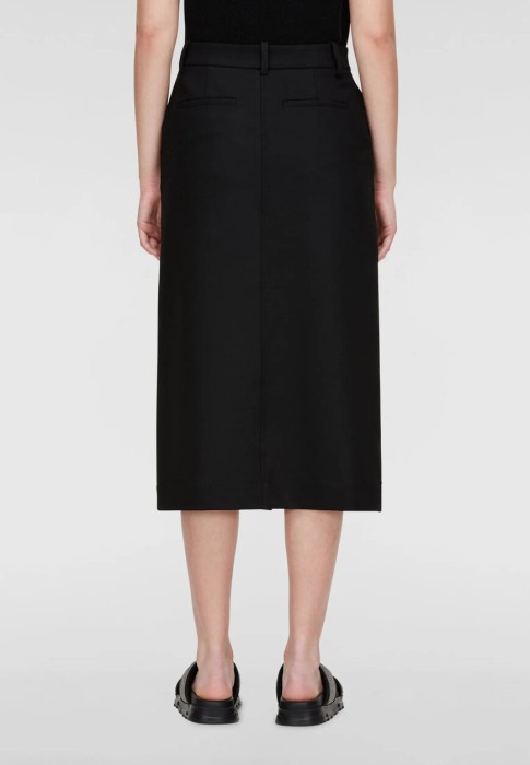 Товар черного цвета с внутренней стороны