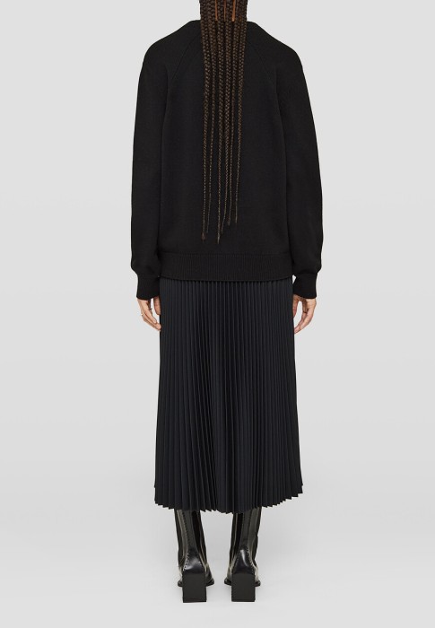 Товар черного цвета с внутренней стороны