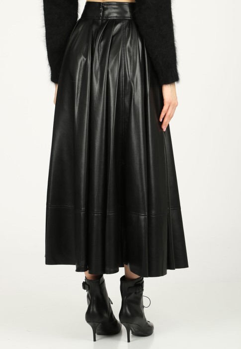 Товар черного цвета с внутренней стороны