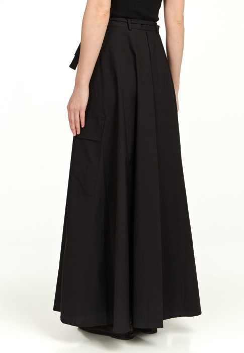 Товар черного цвета с внутренней стороны