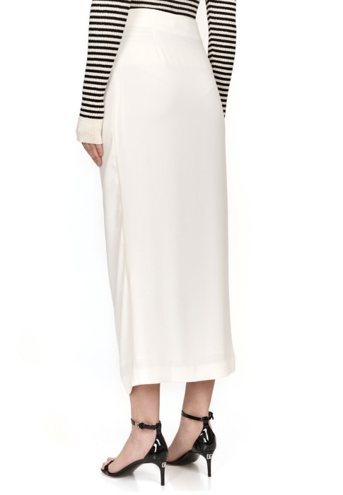 Товар белого цвета с внутренней стороны